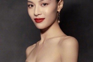 钟楚曦外籍前男友曝光，与李现谁更帅？