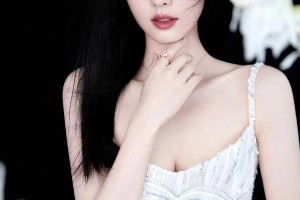 白鹿写真美图集锦：高清壁纸与时尚造型欣赏