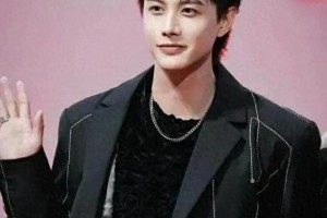 短剧顶流何健麒出轨丑闻曝光，宠妻人设崩塌