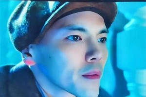 向佐自扇巴掌背后：艺术追求还是情绪宣泄？